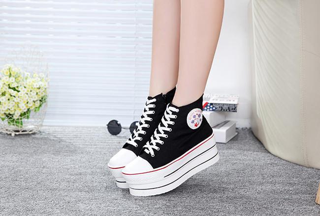 #39 Svarta sneaker med 7 cm höga sulor